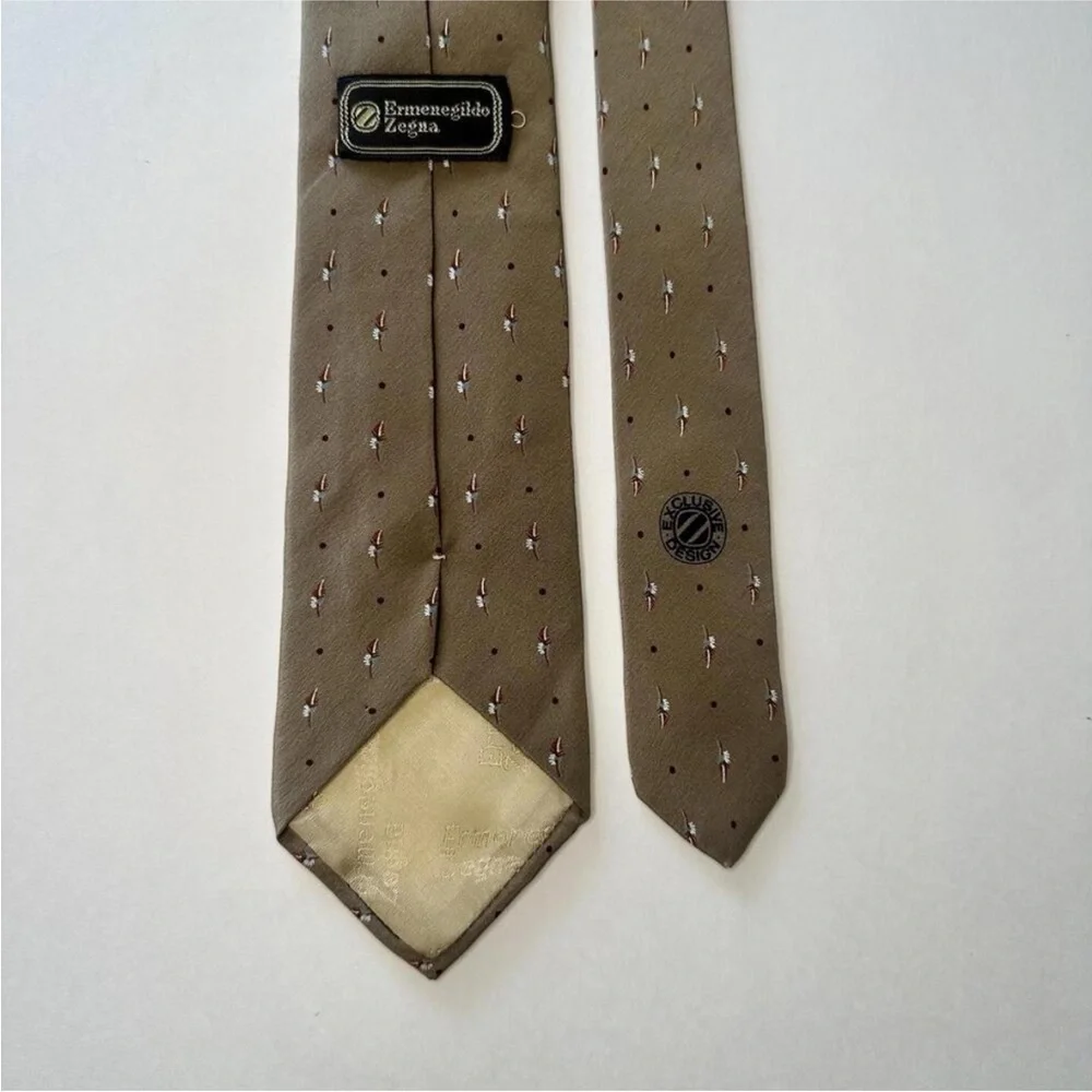 Vintage ERMENEGILDO ZEGNA Painted Taupe w Feathers Classic Silk Tie, 3”